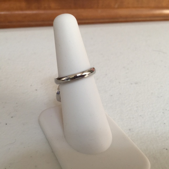 ☮️ Peace Sign Charm Ring | Stainless Steel - Picture 4 of 7